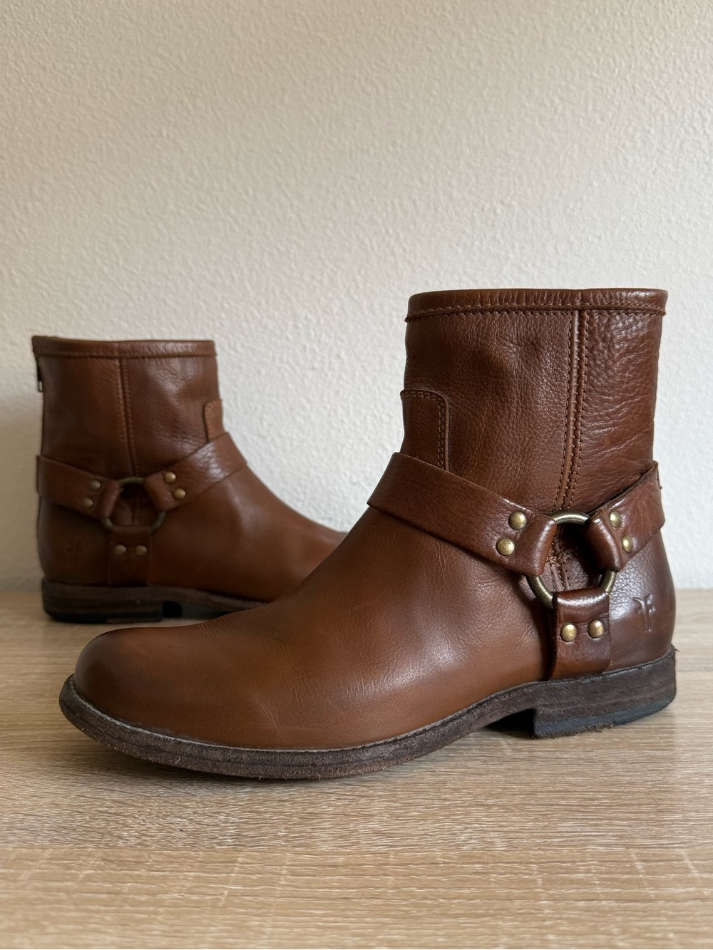 Frye Phillip Harness Short Boots Leather Back‎ Zip Closure Women’s Sz 7